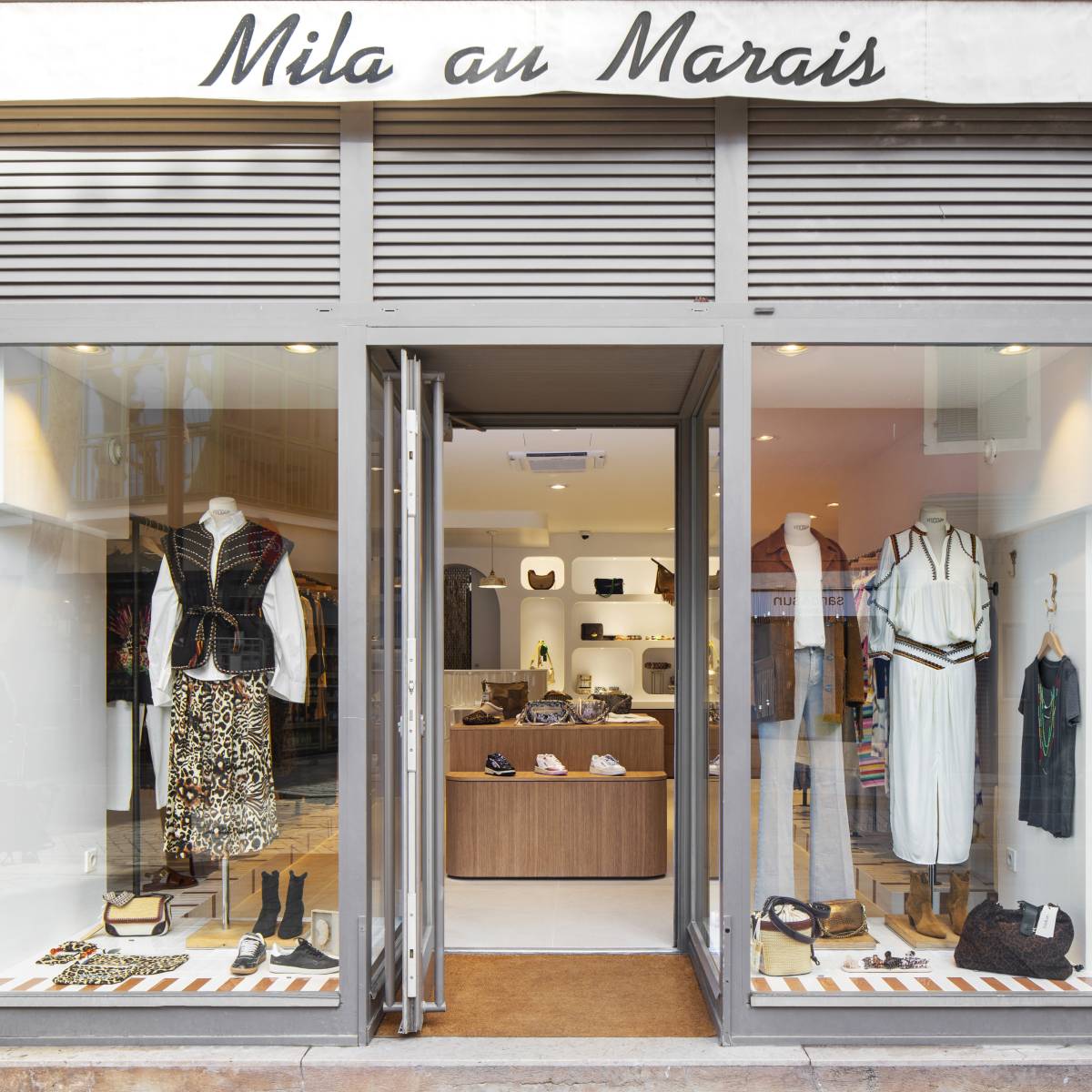 Conception et aménagement haut de gamme de boutiques, restaurants, bureaux et tout espaces professionnels à Cassis et sa région.