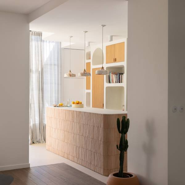 maison de ville à Marseille dans un esprit méditerranéen, cuisine en bar terre cuite